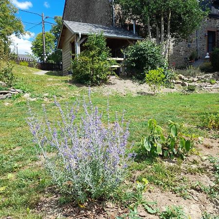 Отель La Bourgseigneurie Bourseigne-Vieille Экстерьер фото